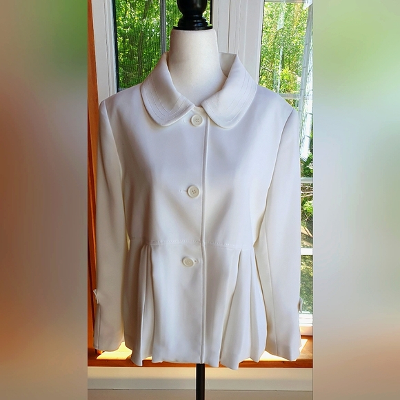 Ladies white jacket - Picture 1 of 3
